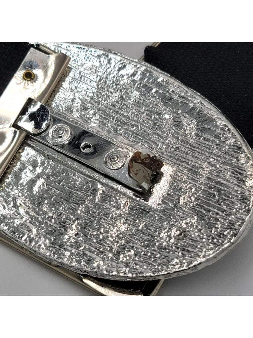 Vintage Silver-Tone Metal Scale Disco/Club Belt With Textured Oval Buckle